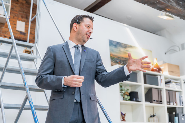 Jarrod Saltzman working with a team in a real situation